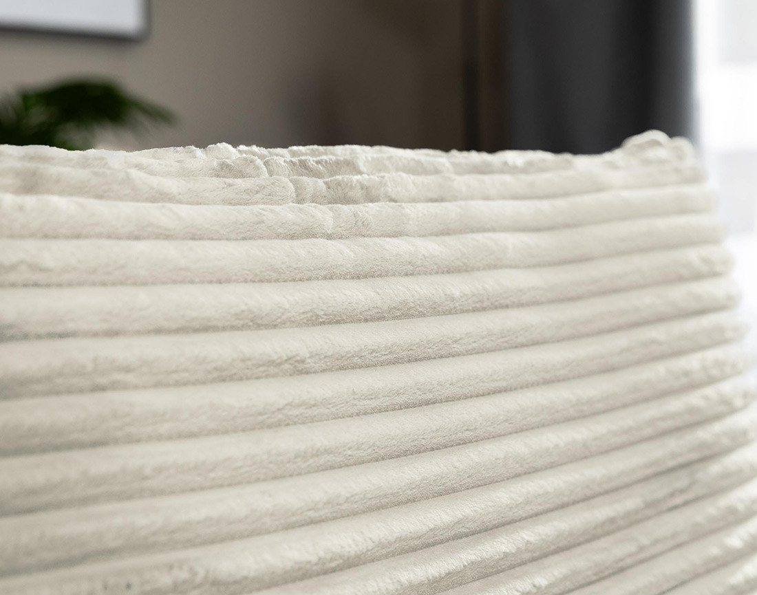 Canapé d'angle droit 4 places convertible avec coffre en velours côtelé grosses côtes Silvano Canapé d'angle droit 4 places convertible avec coffre en velours côtelé grosses côtes Silvano