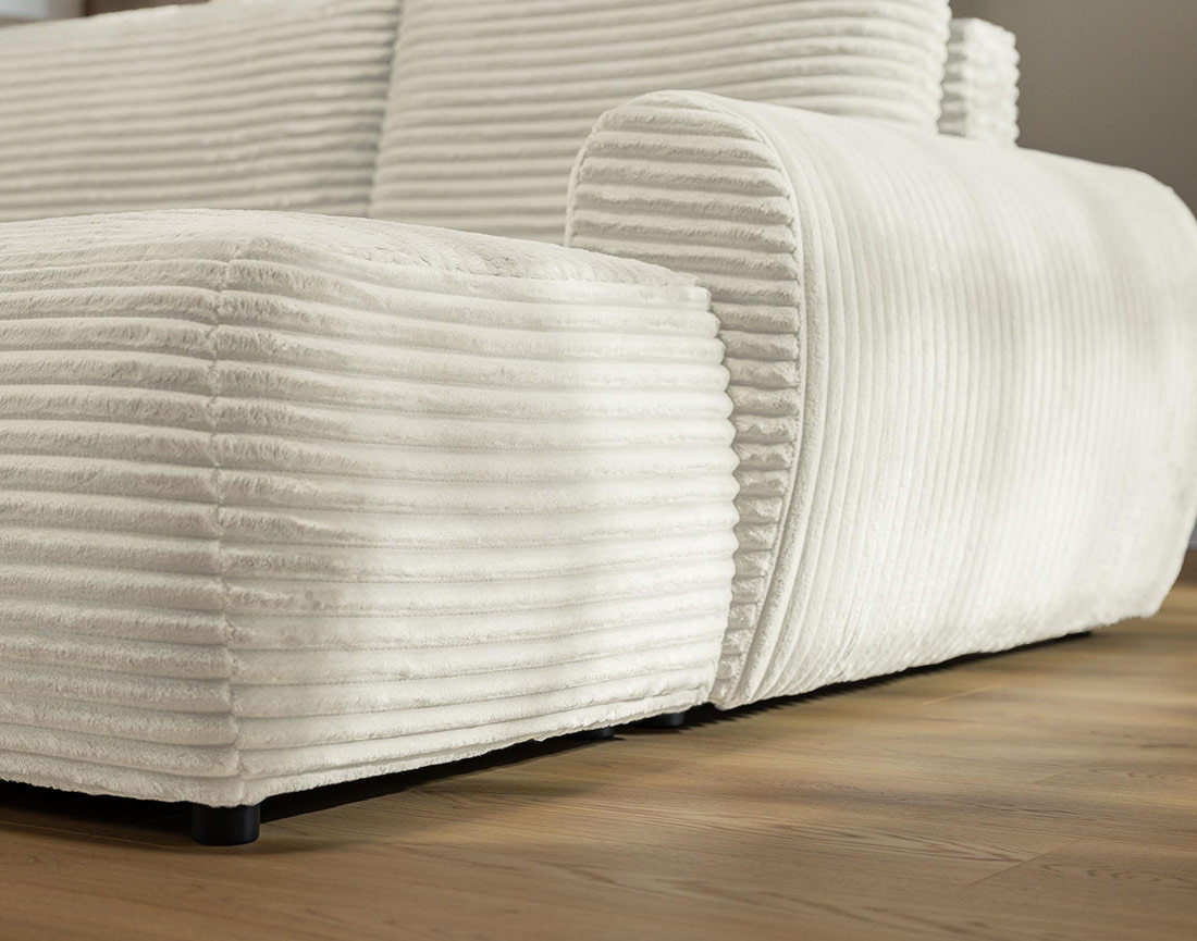 Canapé d'angle droit 4 places convertible avec coffre en velours côtelé grosses côtes Silvano Canapé d'angle droit 4 places convertible avec coffre en velours côtelé grosses côtes Silvano