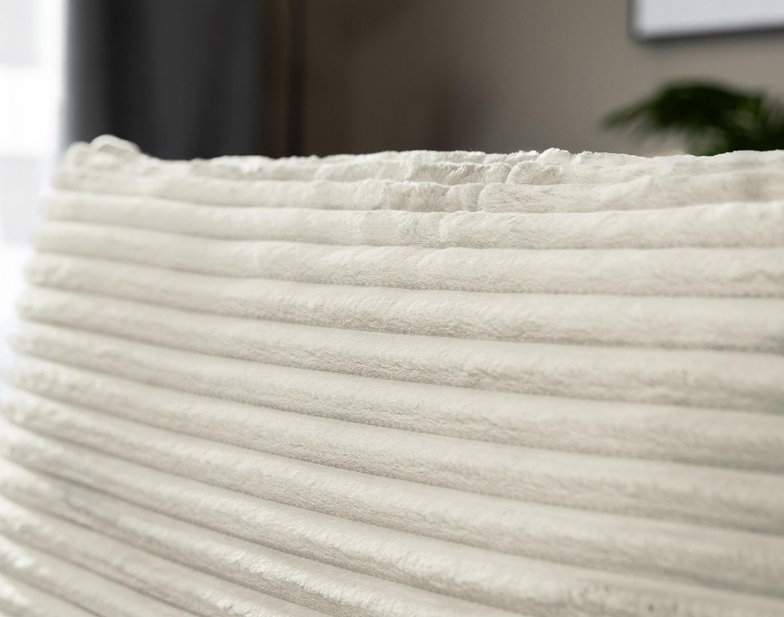 Canapé d'angle gauche 4 places convertible avec coffre en velours côtelé grosses côtes Silvano Canapé d'angle gauche 4 places convertible avec coffre en velours côtelé grosses côtes Silvano