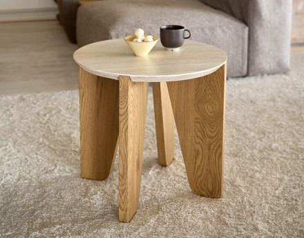 Bout de canapé pieds en chêne plateau effet travertin 50 cm Noeva