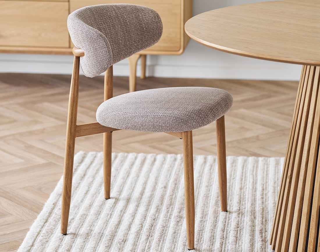 Lot de 2 chaises en tissu texturé pieds en acier effet bois Eddie