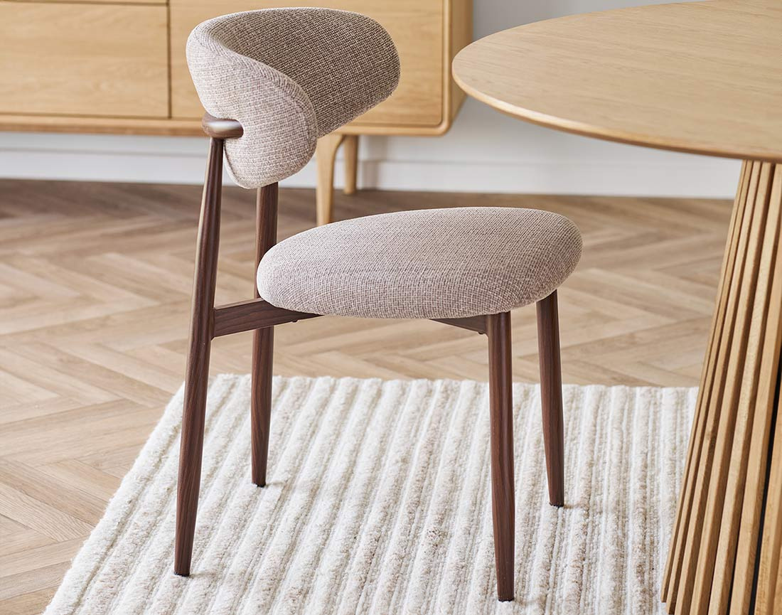 Lot de 2 chaises en tissu texturé pieds en acier effet bois Eddie