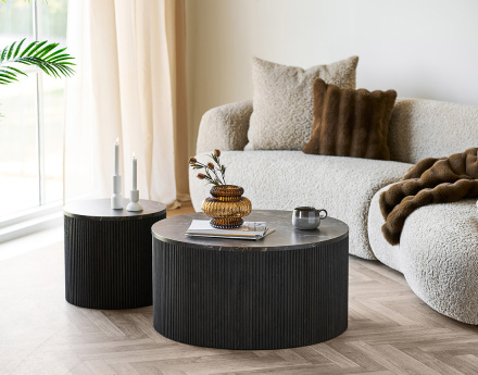 Table basse plateau effet marbre et pieds en tasseaux de bois en FSC® 100% 80 cm Finn