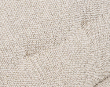 Fauteuil en tissu texturé accoudoirs en chêne massif FSC® 100% Lola