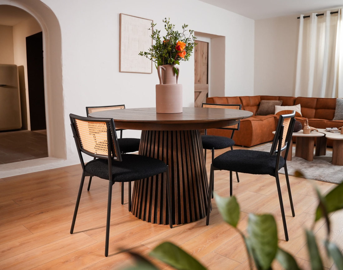 Table à manger ronde extensible bois foncé 4 à 8 personnes Freya