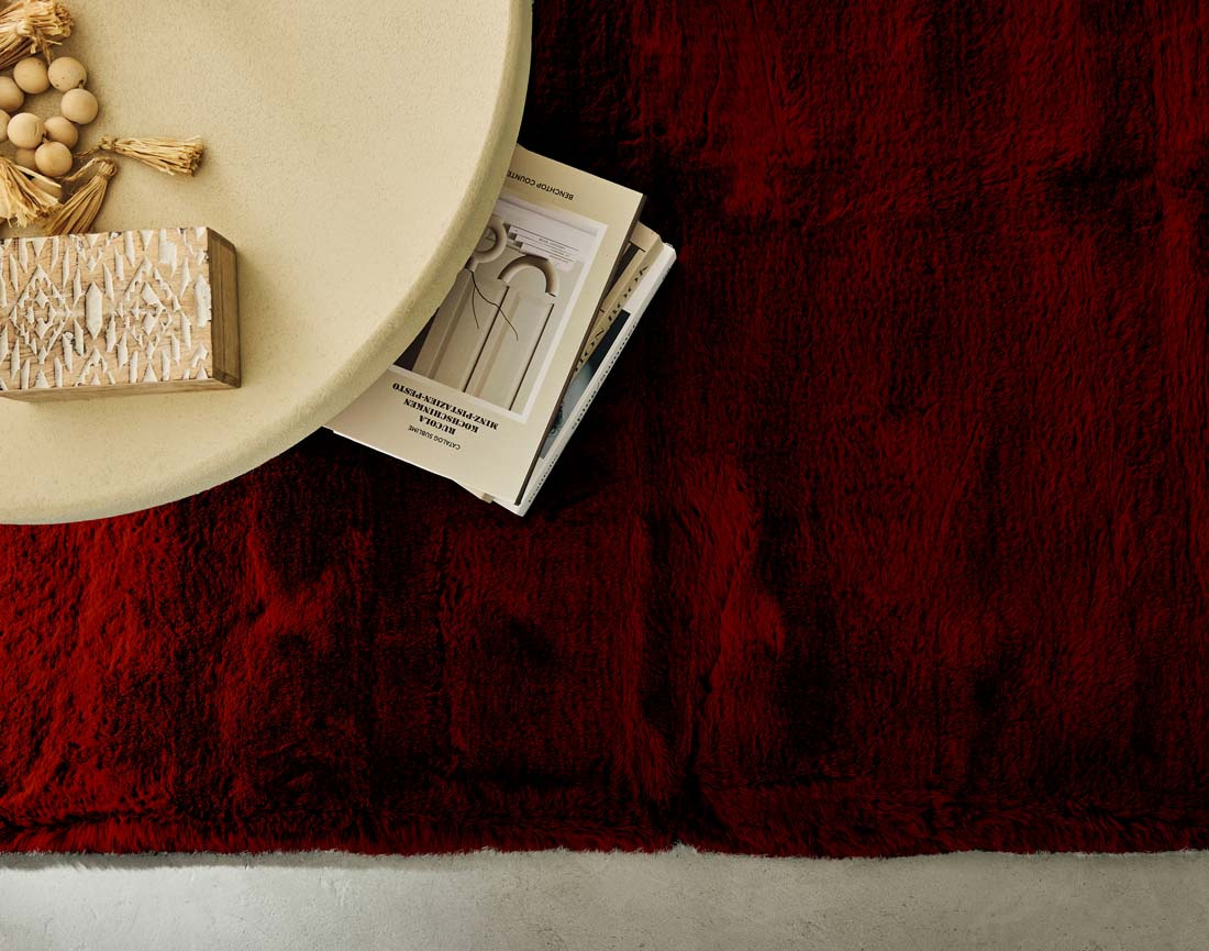 Tapis rectangulaire fausse fourrure rouge Joy