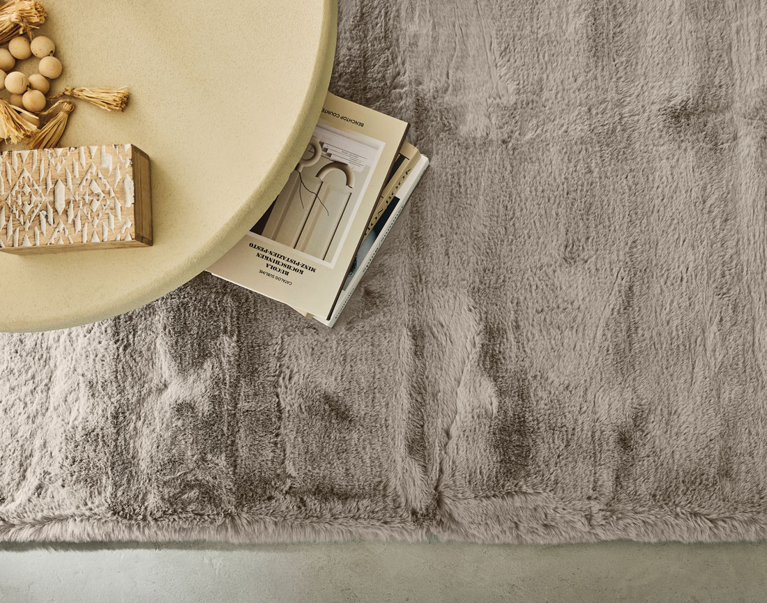 Tapis rectangulaire fausse fourrure taupe Joy