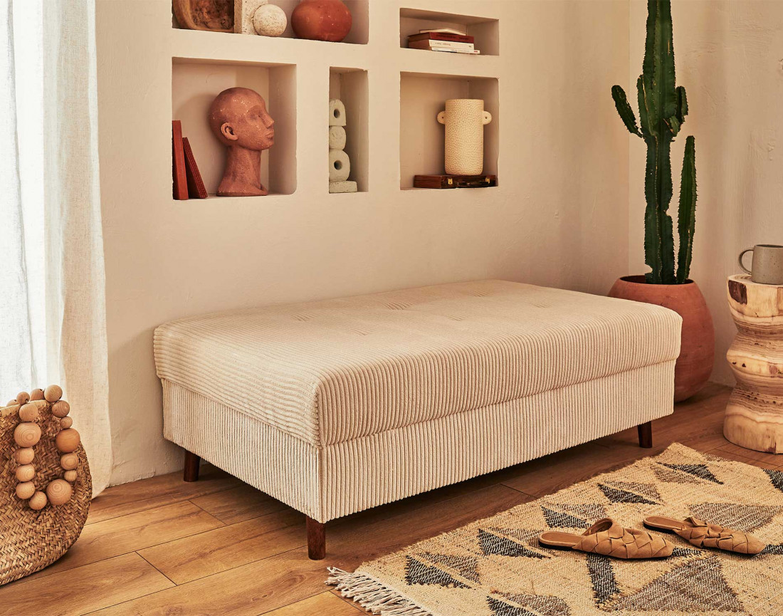 Canapé d'angle gauche - 4 places - avec pouf d'appoint - en velours côtelé - Rune Canapé d'angle gauche - 4 places - avec pouf d'appoint - en velours côtelé - Rune