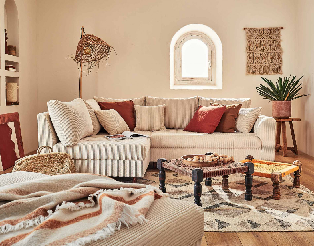 Canapé d'angle gauche - 4 places - avec pouf d'appoint - en velours côtelé - Rune Canapé d'angle gauche - 4 places - avec pouf d'appoint - en velours côtelé - Rune