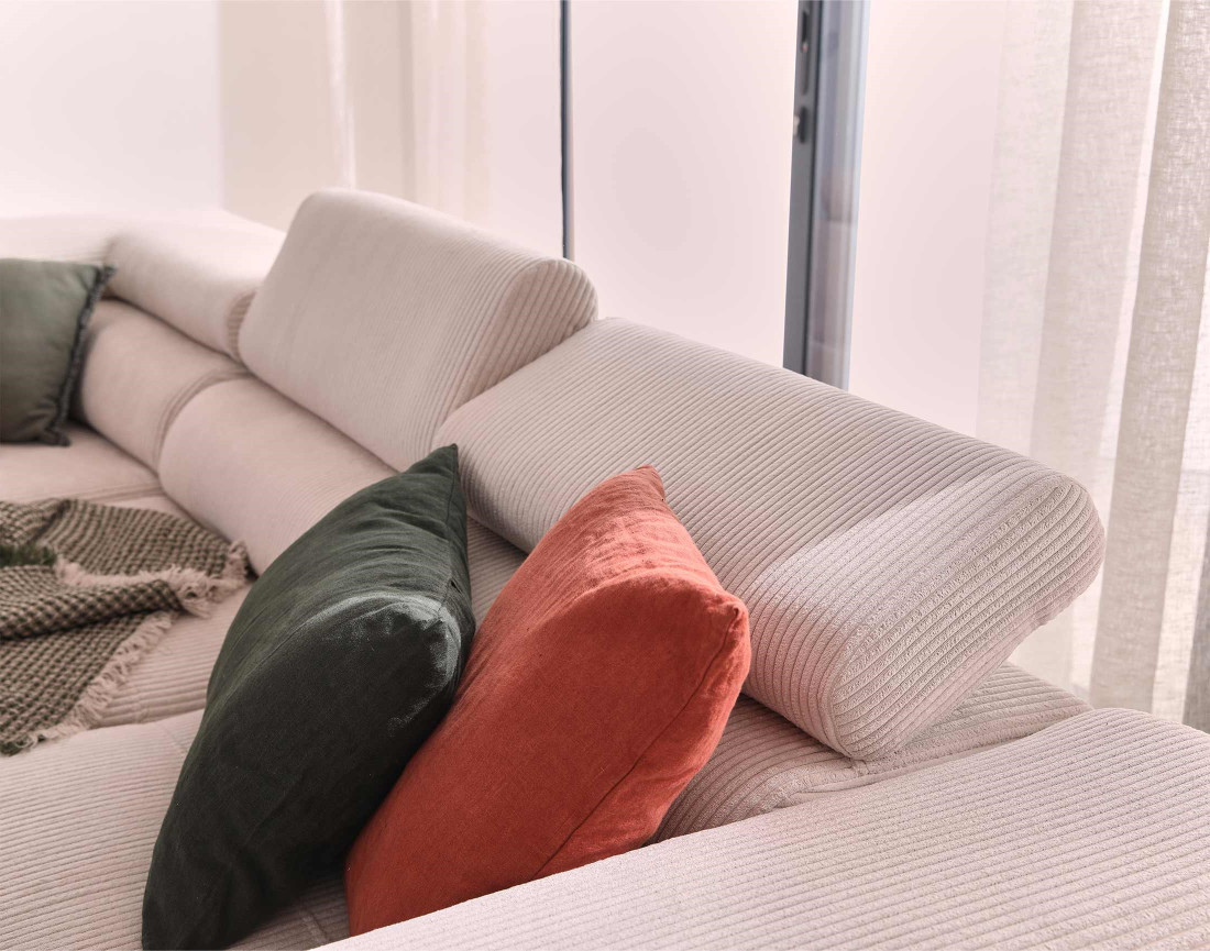 Canapé d'angle gauche convertible avec coffre et têtières 5 places en velours côtelé Zaria Canapé d'angle gauche convertible avec coffre et têtières 5 places en velours côtelé Zaria