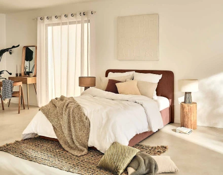 Lit coffre 140x190 cm avec sommier inclus en tissu Goyave