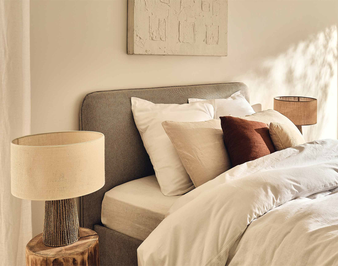 Lit coffre 140x190 cm avec sommier inclus en tissu Goyave