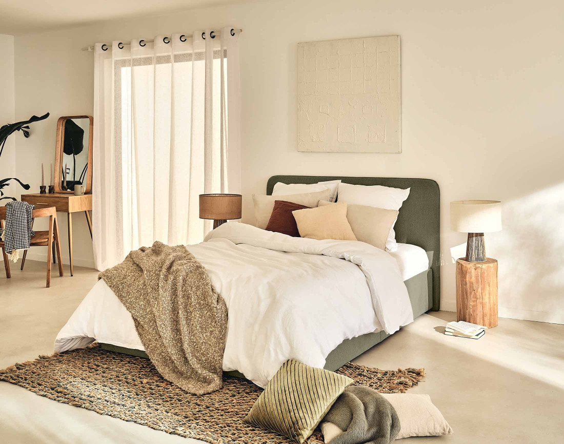 Lit coffre 160x200 cm avec sommier inclus en tissu Goyave