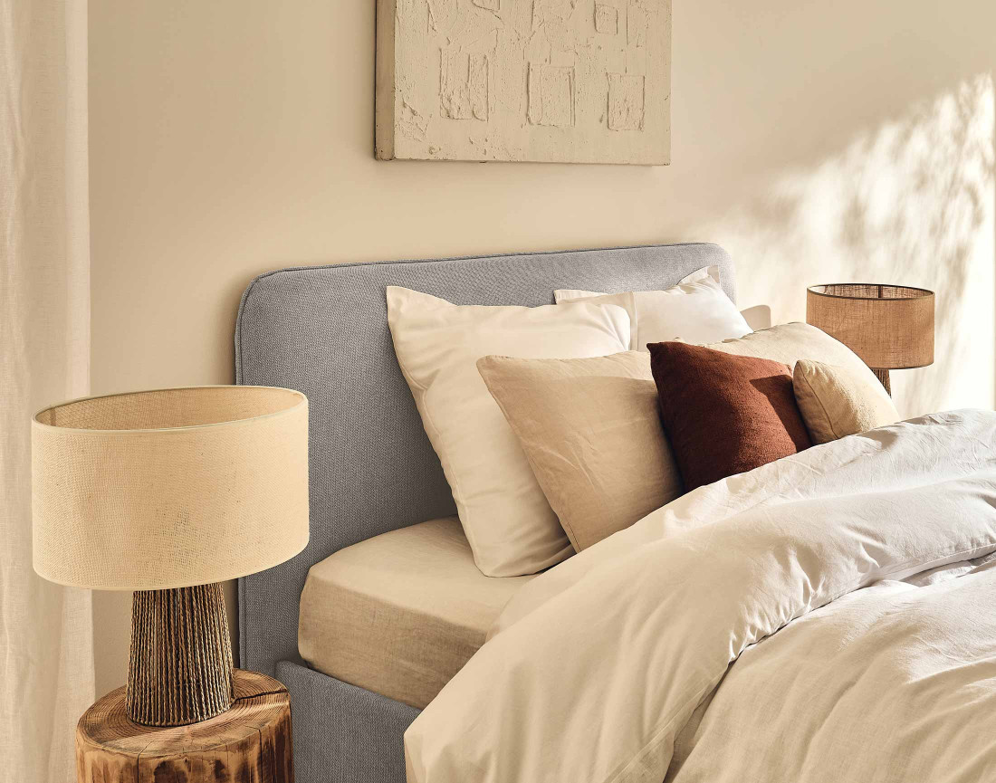 Lit coffre 160x200 cm avec sommier inclus en tissu Goyave