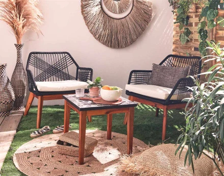 Izao - salon bas de jardin 2 places + table mosaïque - en corde noir et bois - coussins beiges