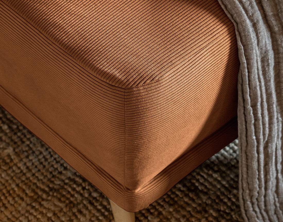 Canapé panoramique d'angle droit 7 places convertible avec coffre en velours côtelé Lena