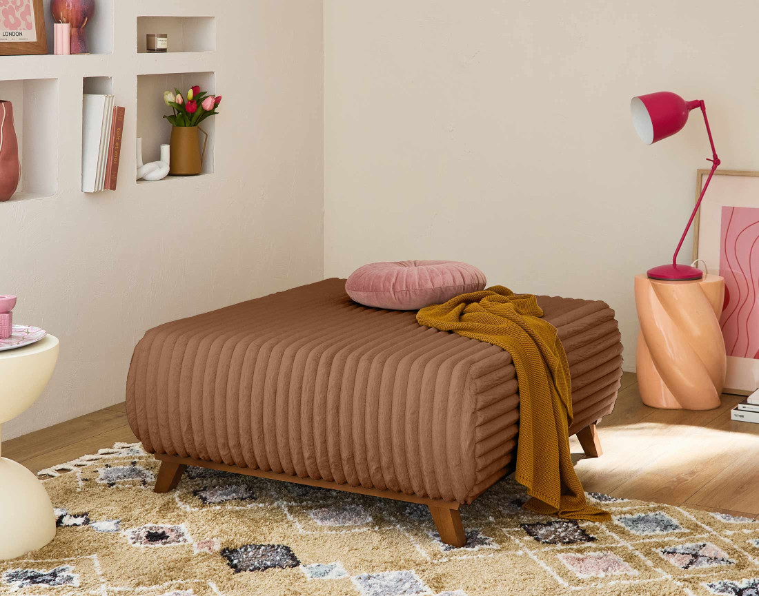 Canapé 3 places convertible avec coffre et grand pouf en fausse fourrure côtelée Cristal