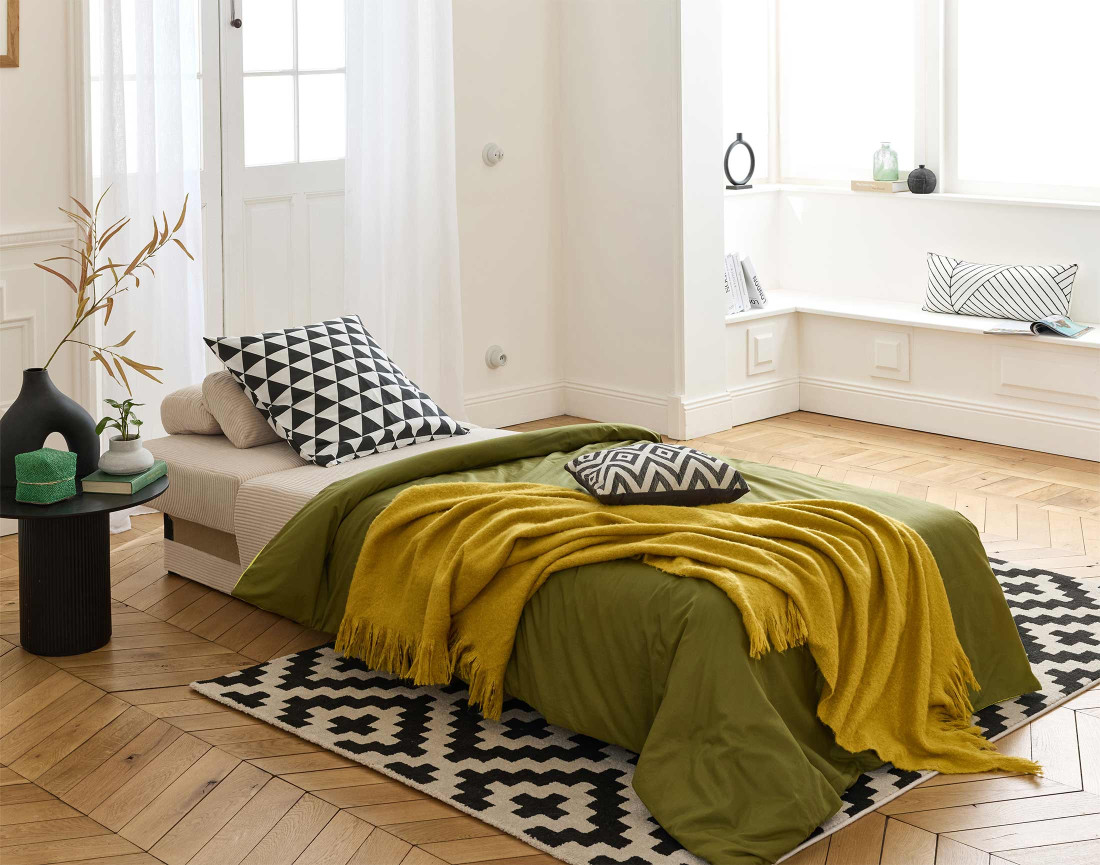 Fauteuil convertible avec coffre et grand pouf en velours côtelé Cristal