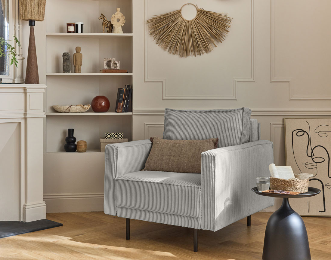 Fauteuil en velours côtelé avec pieds hauts Charlie