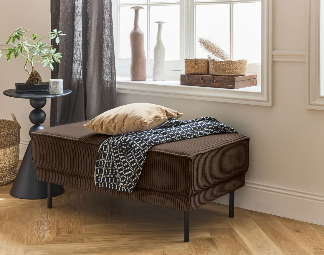 Pouf en velours côtelé avec pieds hauts Charlie