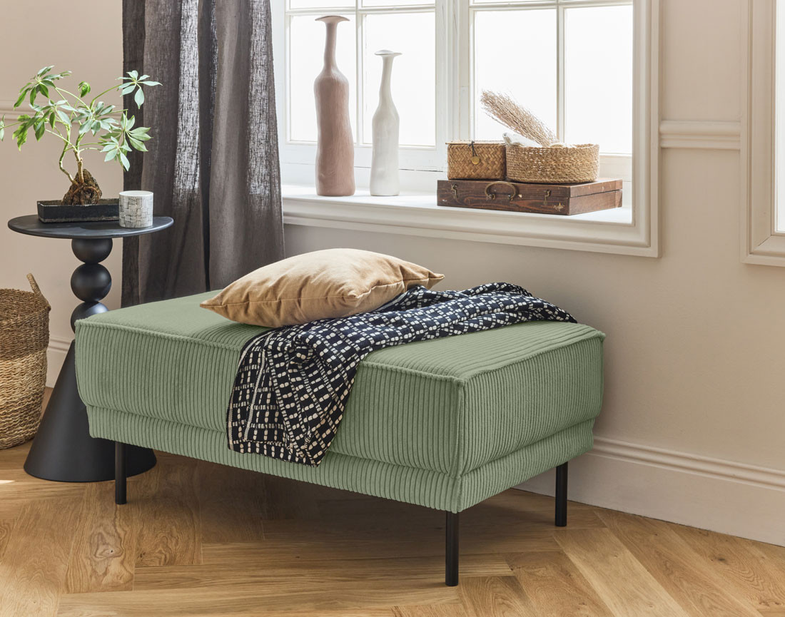 Pouf en velours côtelé avec pieds hauts Charlie