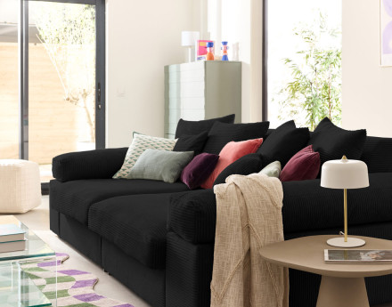 Canapé 4 places avec une assise profonde en velours côtelé