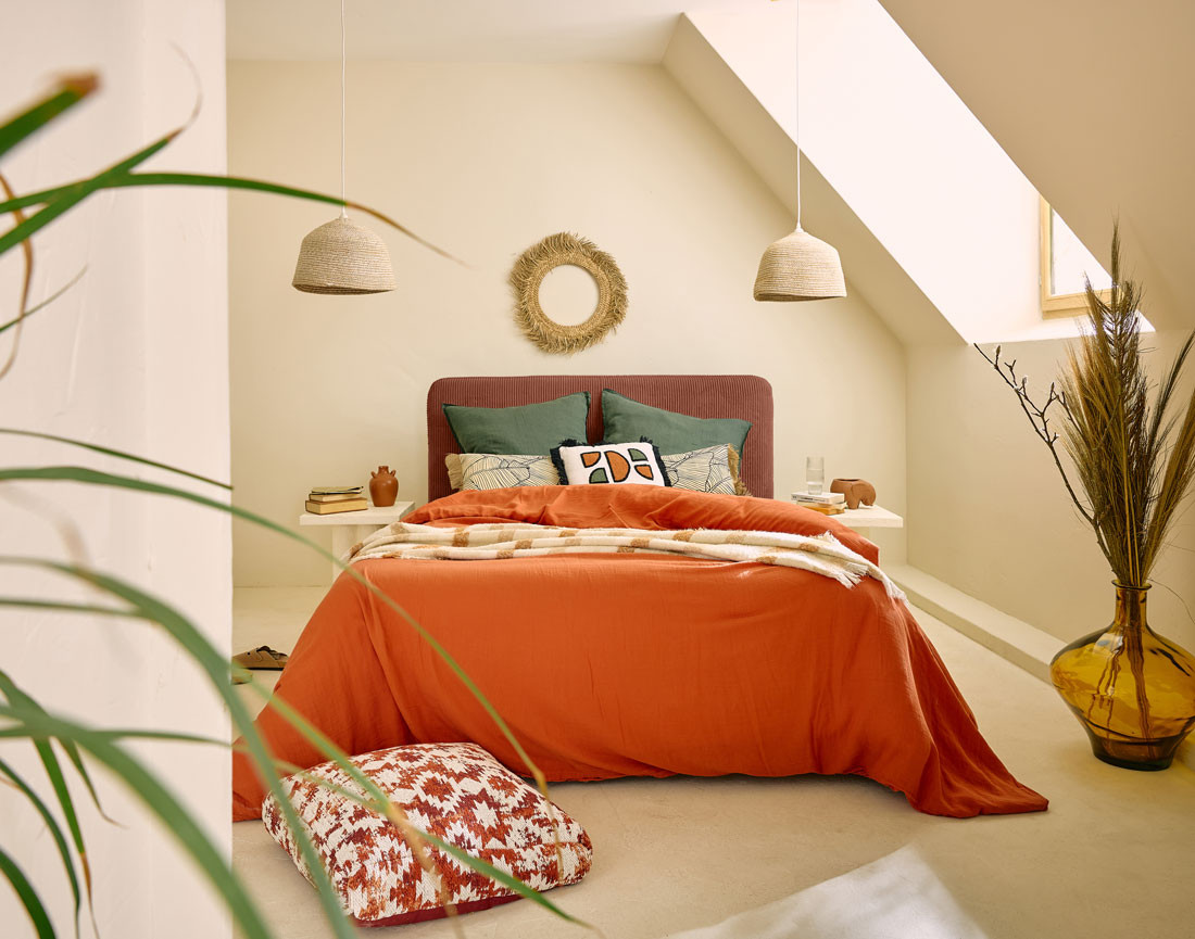 Lit coffre 140x190 cm en velours côtelé avec sommier inclus Goyave