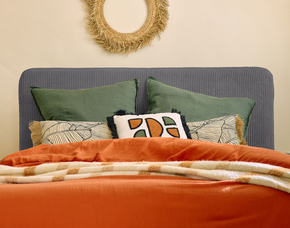 Lit coffre 140x190 cm en velours côtelé avec sommier inclus Goyave