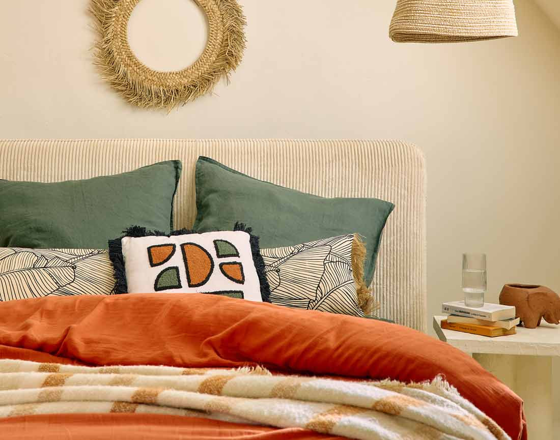 Lit coffre 160x200 en velours côtelé avec sommier inclus Goyave