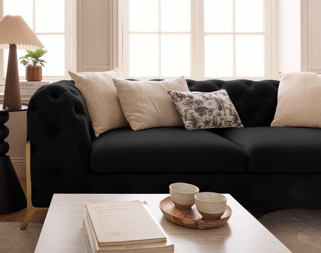 Canapé 3 places chesterfield en velours pieds en métal doré Camden