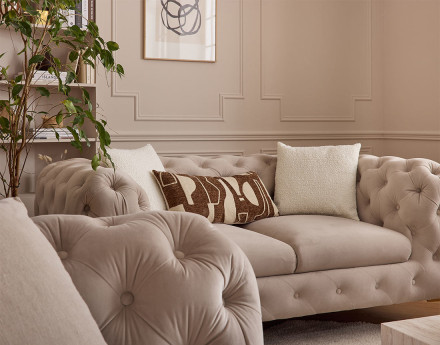 Canapé 2 places chesterfield en velours pieds en métal doré Camden