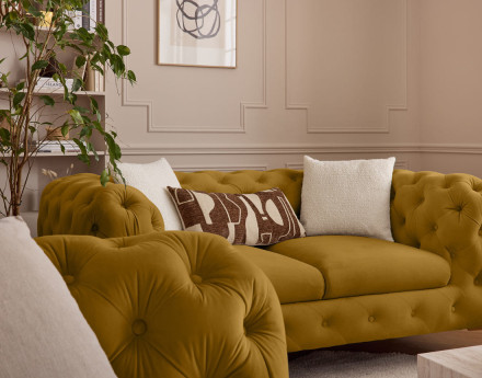 Canapé 2 places chesterfield en velours pieds en métal doré Camden