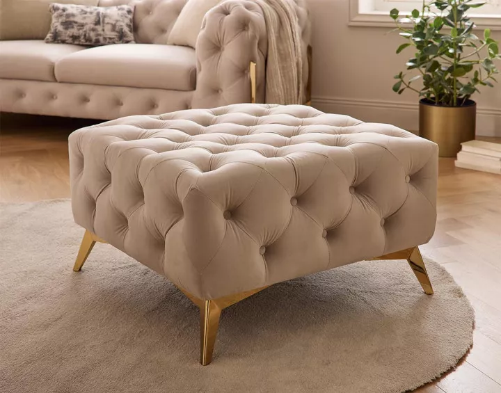 Pouf chesterfield en velours pieds en métal doré Camden