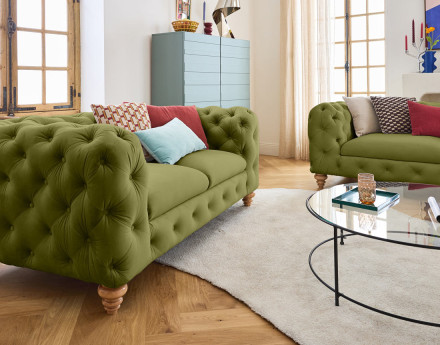 Canapé 2 places chesterfield en velours pieds bois Walter