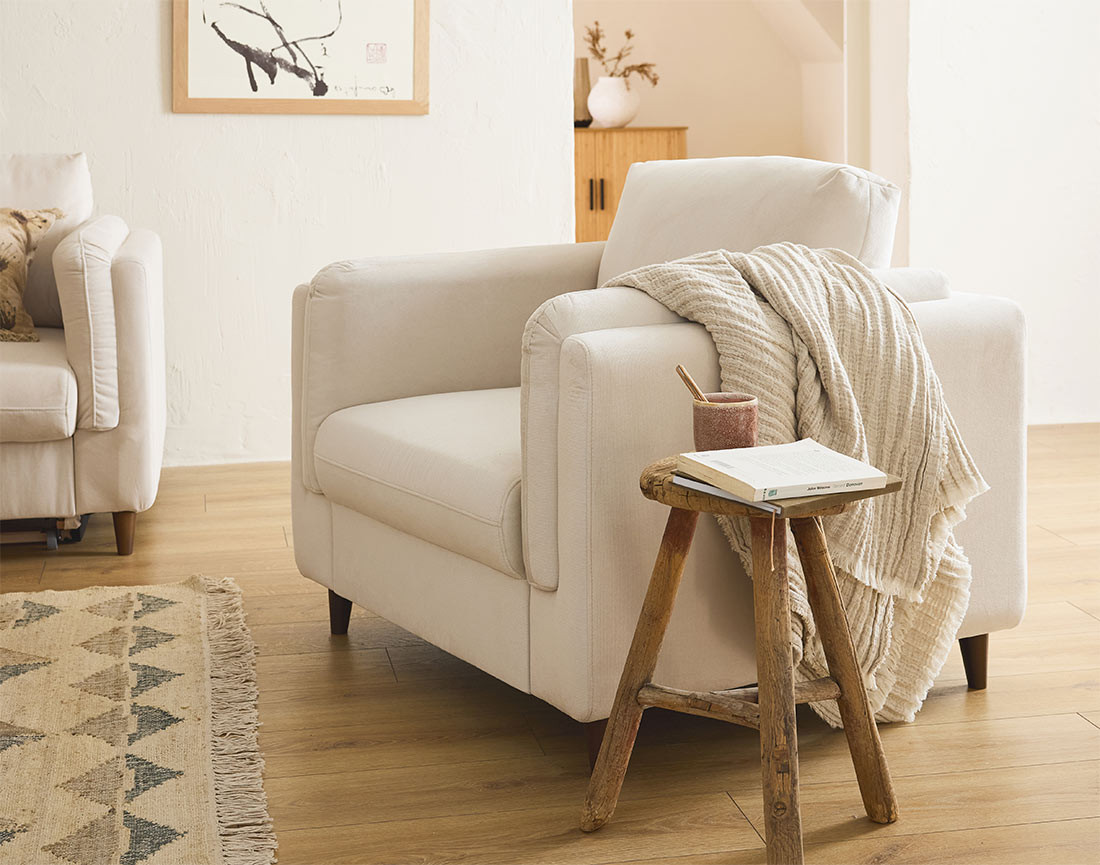 Fauteuil en velours pieds en bois Brooke