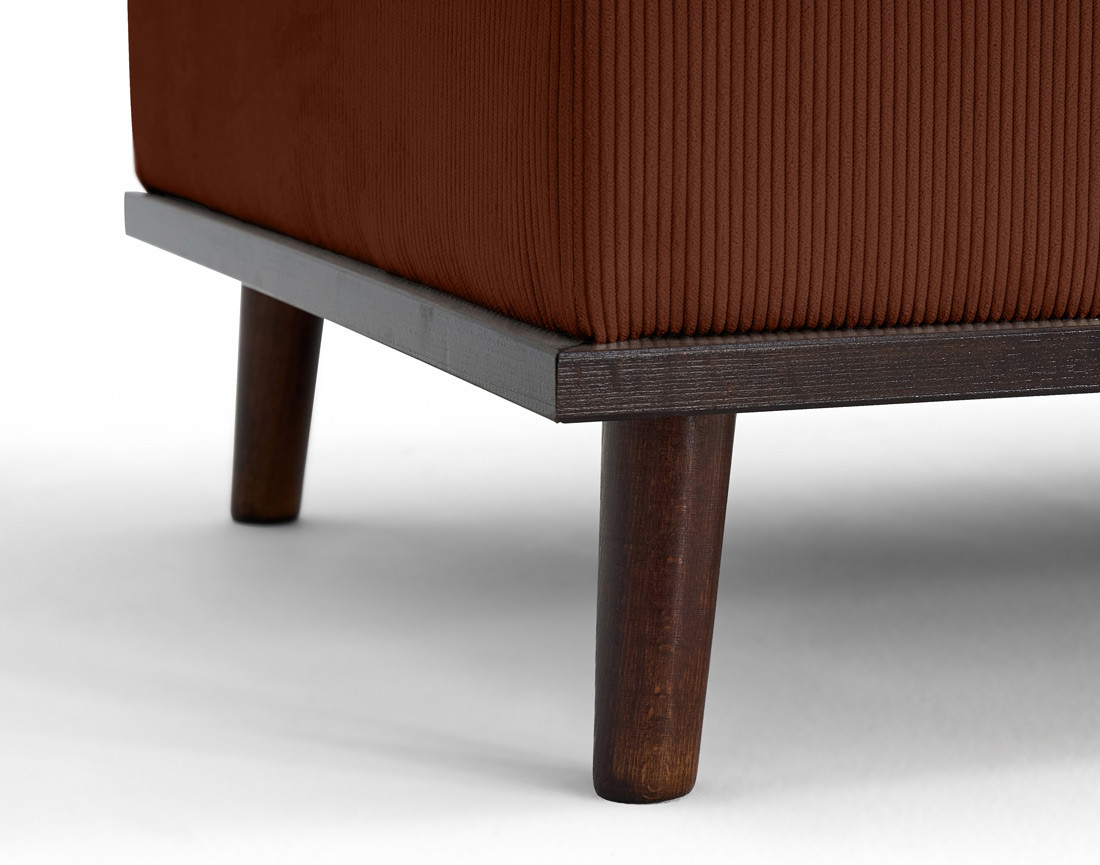 Pouf en velours côtelé pieds bois foncé - Albane