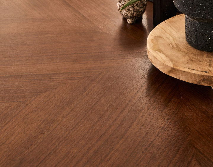 Table à manger ronde bois foncé 120 cm 4 à 6 personnes Toledo