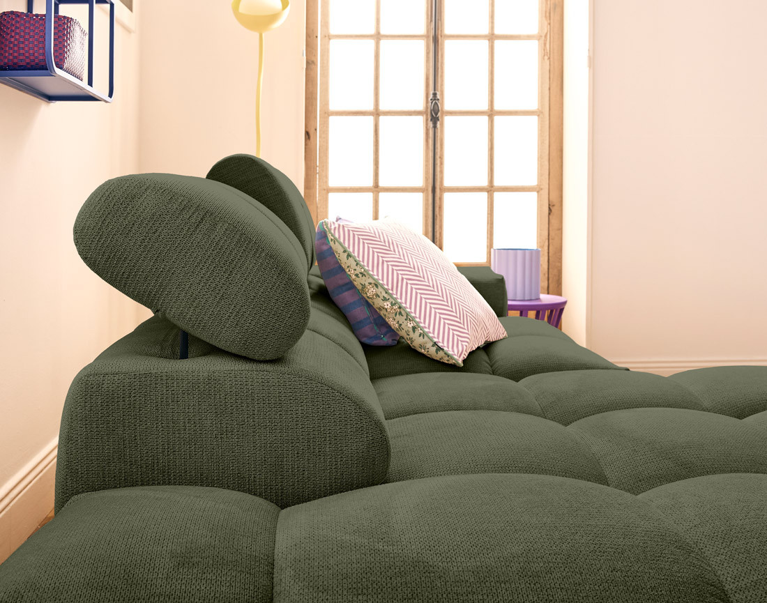 Canapé d'angle gauche 4 places avec têtières réglables en tissu texturé Matera