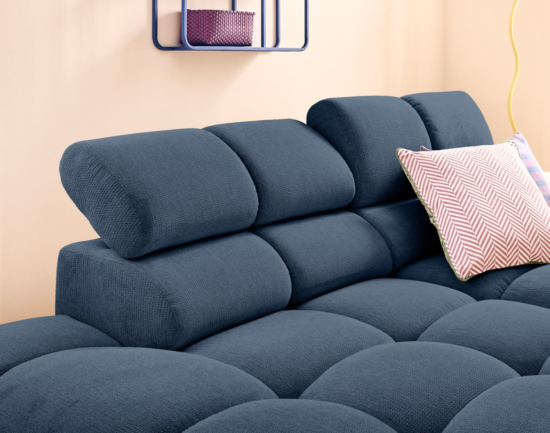 Canapé d'angle gauche 4 places avec têtières réglables en tissu texturé Matera