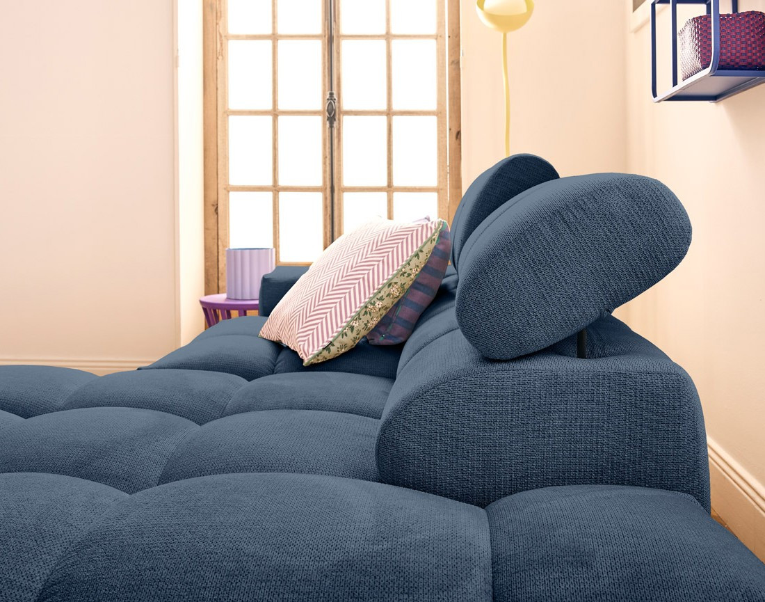 Canapé d'angle droit 4 places avec têtières réglables en tissu texturé Matera