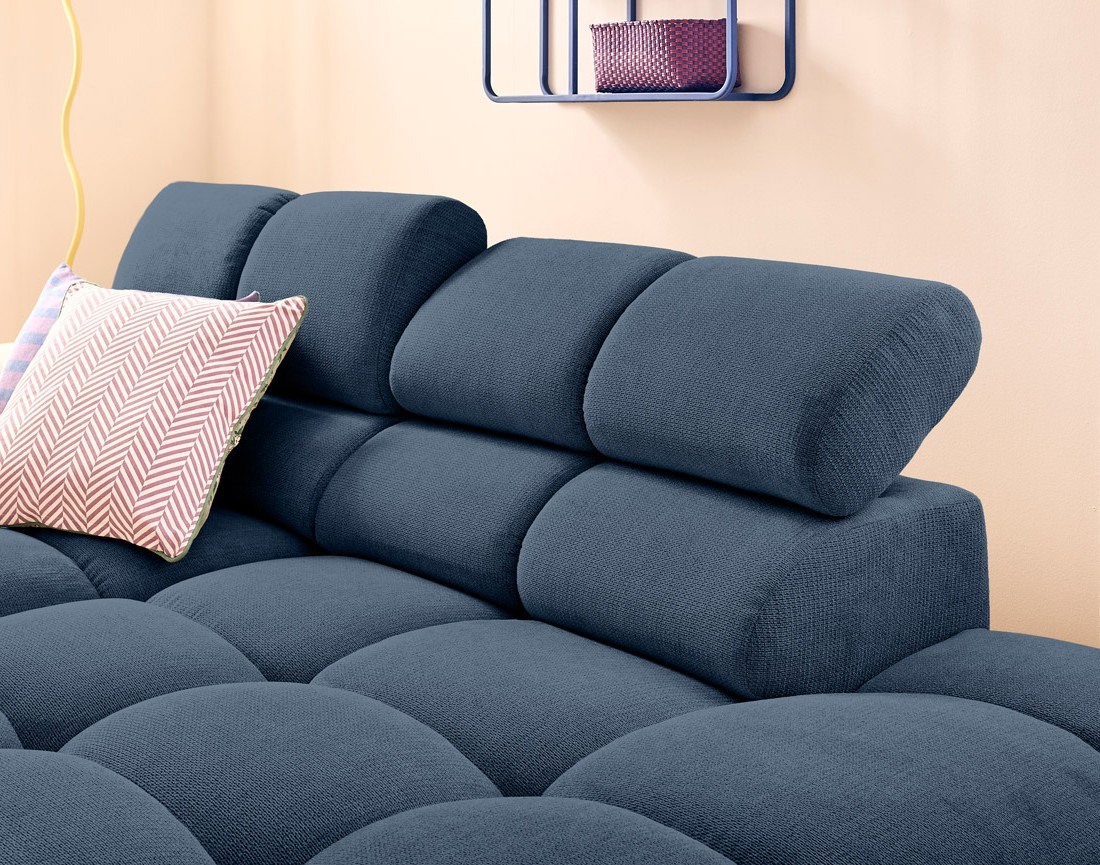 Canapé d'angle droit 4 places avec têtières réglables en tissu texturé Matera