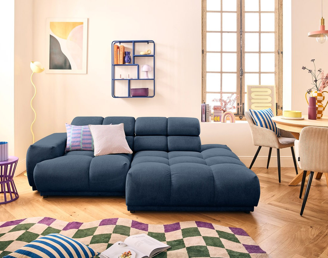 Canapé d'angle droit 4 places avec têtières réglables en tissu texturé Matera