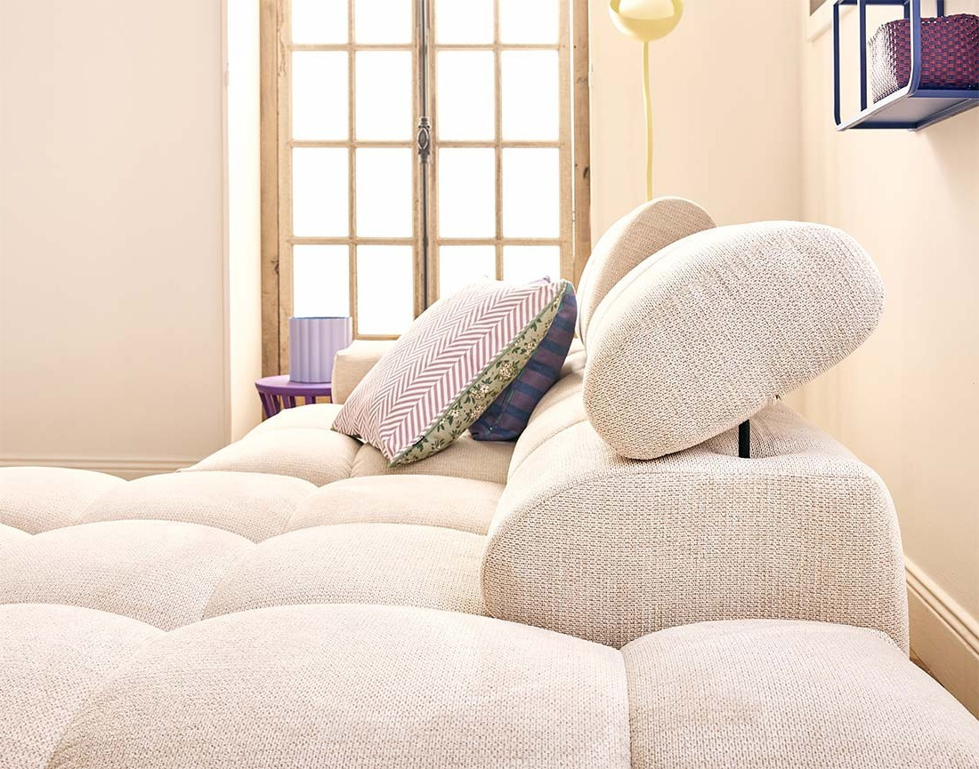 Canapé d'angle droit 3 places avec têtières réglables en tissu texturé Matera Canapé d'angle droit 3 places avec têtières réglables en tissu texturé Matera