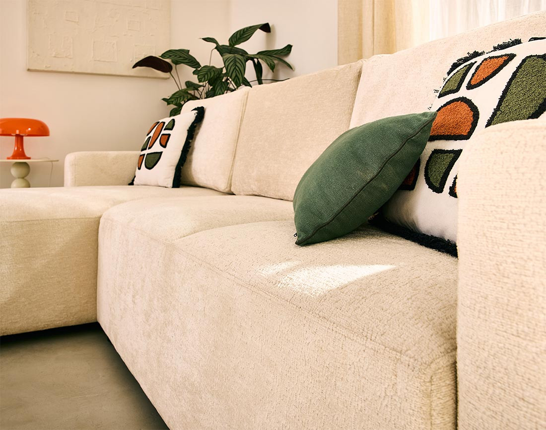 Canapé d'angle réversible 4 places convertible en velours texturé Livy Canapé d'angle réversible 4 places convertible en velours texturé Livy