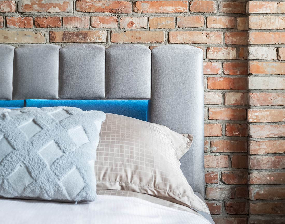 Lit coffre 160x200 cm sommier inclus en velours Cleo
