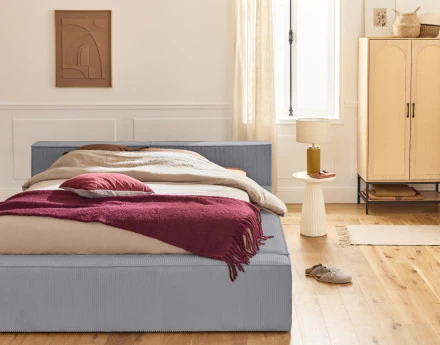 Lit coffre 140x190 cm sommier inclus en velours côtelé Stella