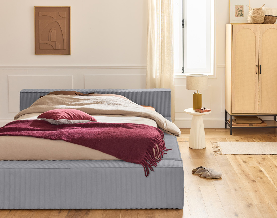 Lit coffre 140x190 cm sommier inclus en velours côtelé Stella Lit coffre 140x190 cm sommier inclus en velours côtelé Stella