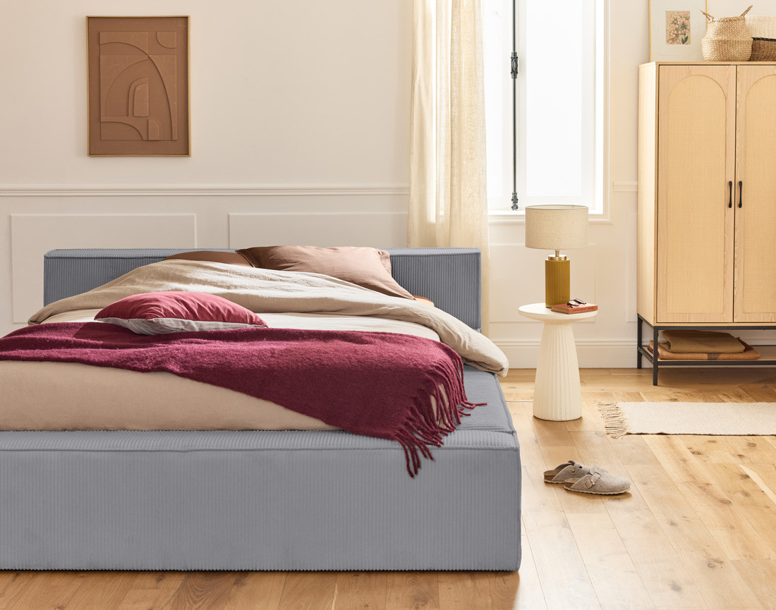 Lit coffre 140x190 cm sommier inclus en velours côtelé Stella Lit coffre 140x190 cm sommier inclus en velours côtelé Stella