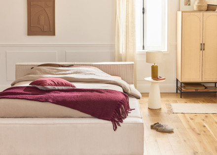 Lit coffre 160x200 cm sommier inclus en velours côtelé Stella
