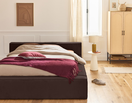 Lit coffre 180x200 cm sommier inclus en velours côtelé Stella